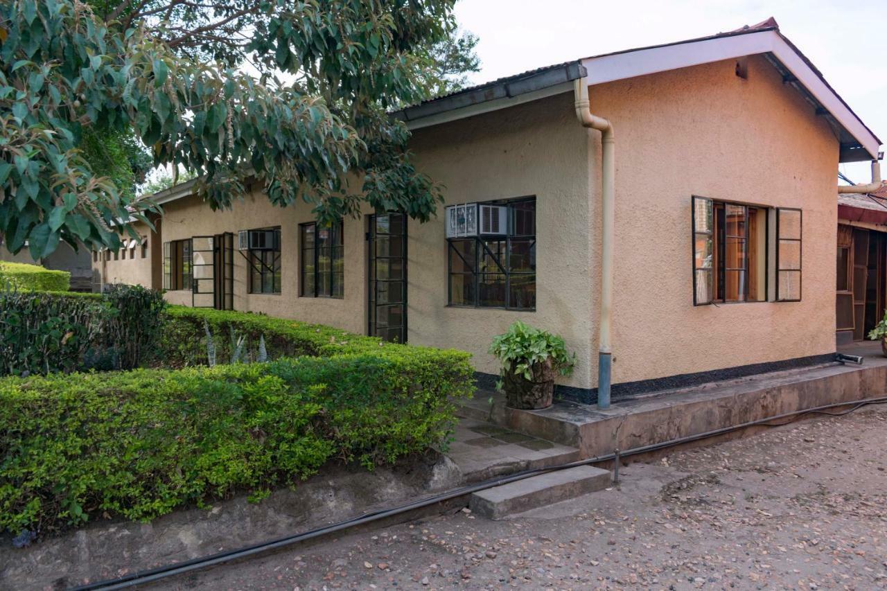 Rwenzori International Hotel Kasese Bagian luar foto