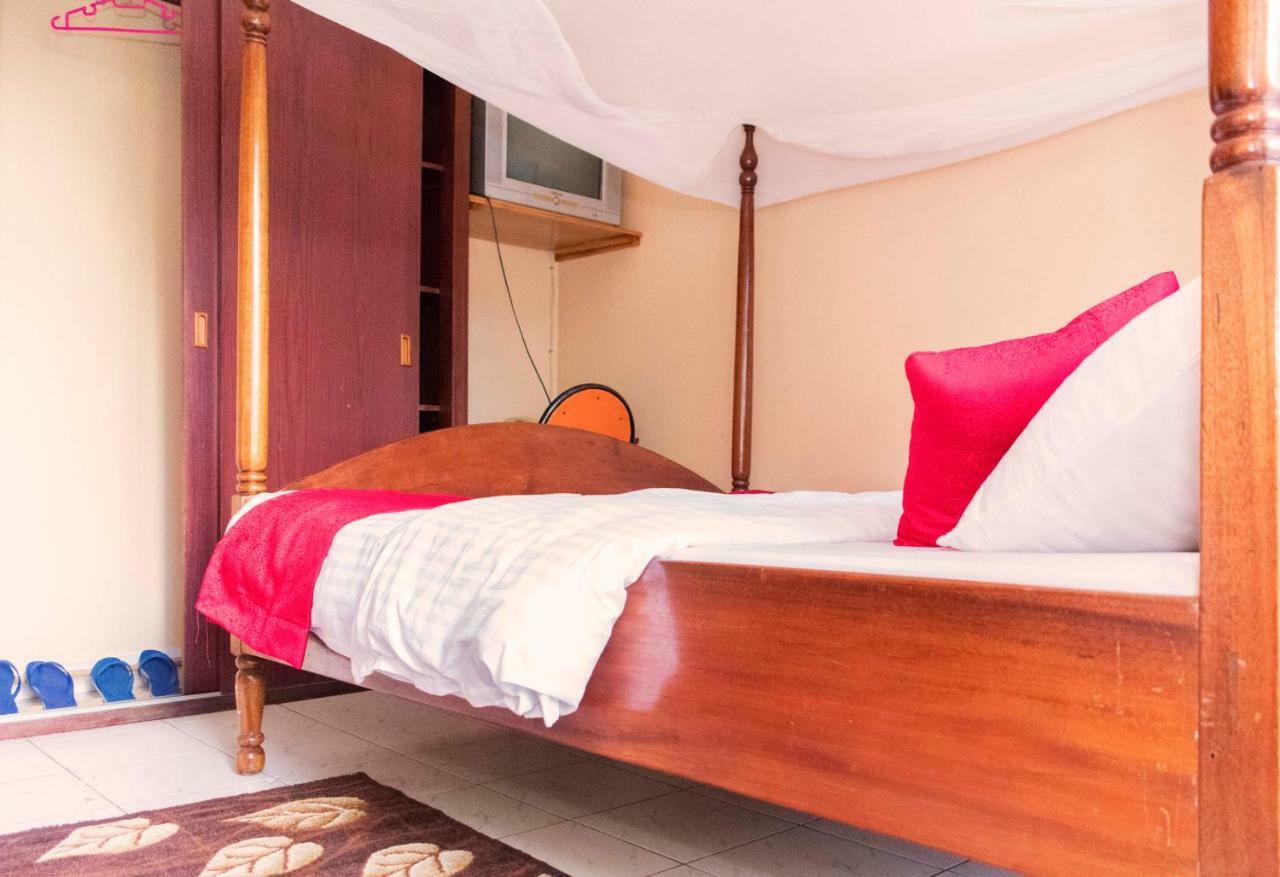 Rwenzori International Hotel Kasese Bagian luar foto