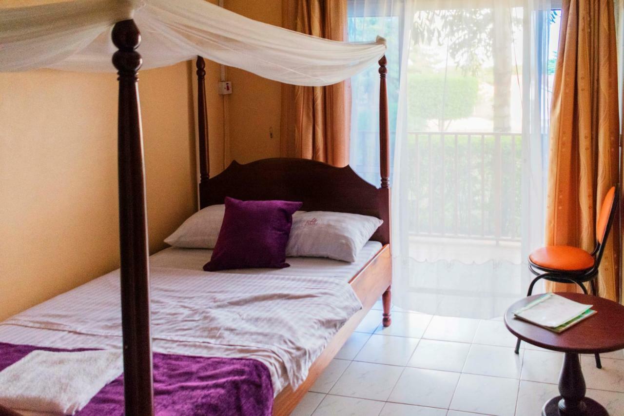 Rwenzori International Hotel Kasese Bagian luar foto