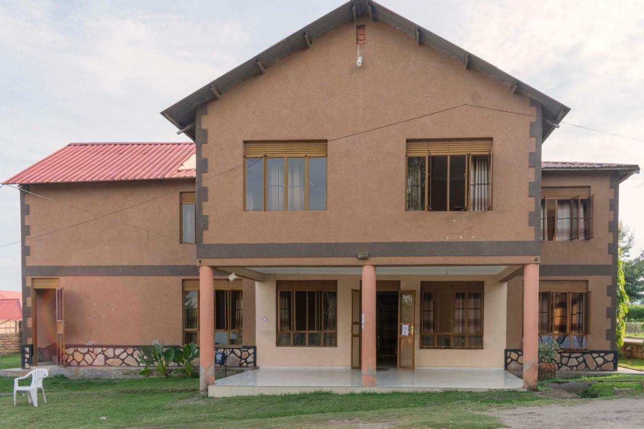Rwenzori International Hotel Kasese Bagian luar foto