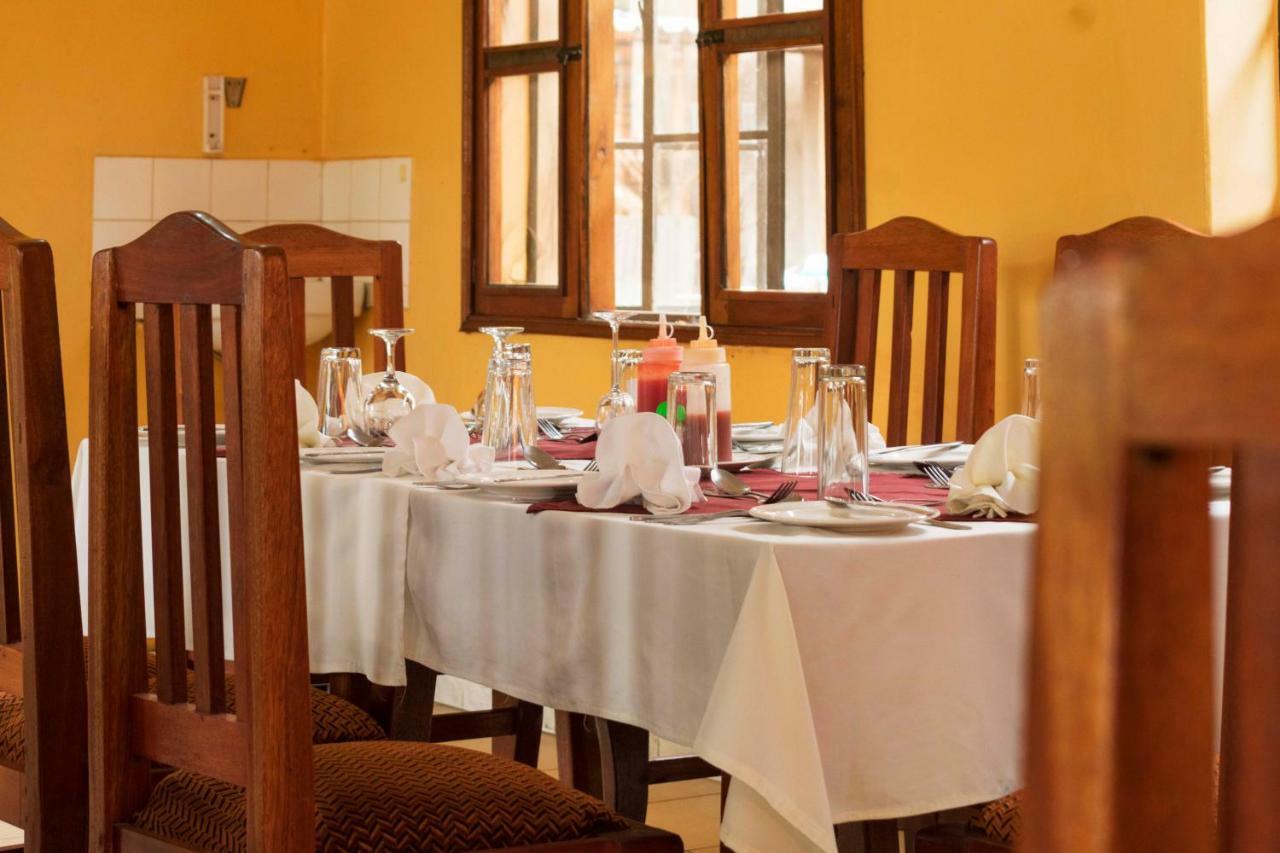 Rwenzori International Hotel Kasese Bagian luar foto