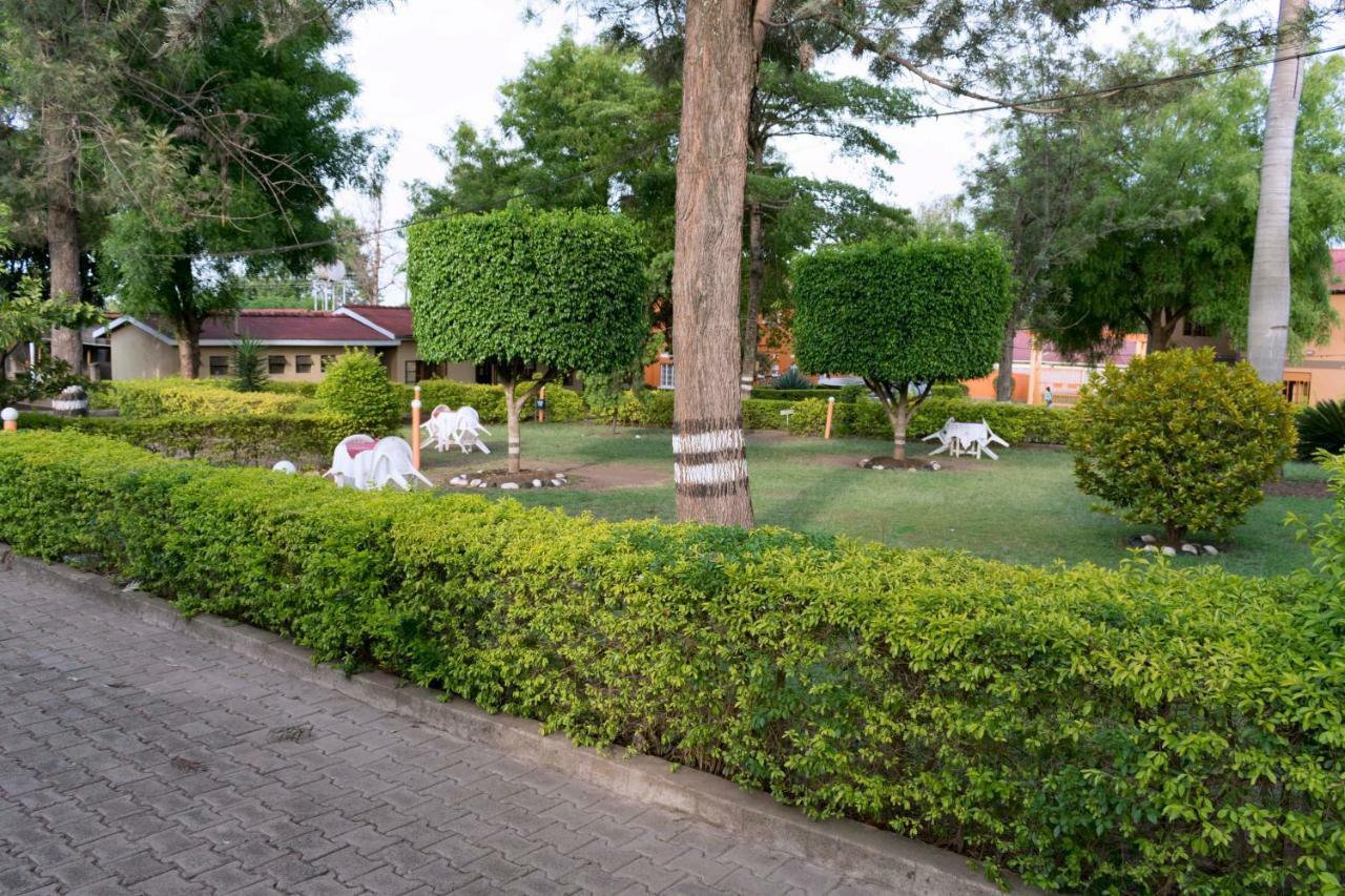 Rwenzori International Hotel Kasese Bagian luar foto