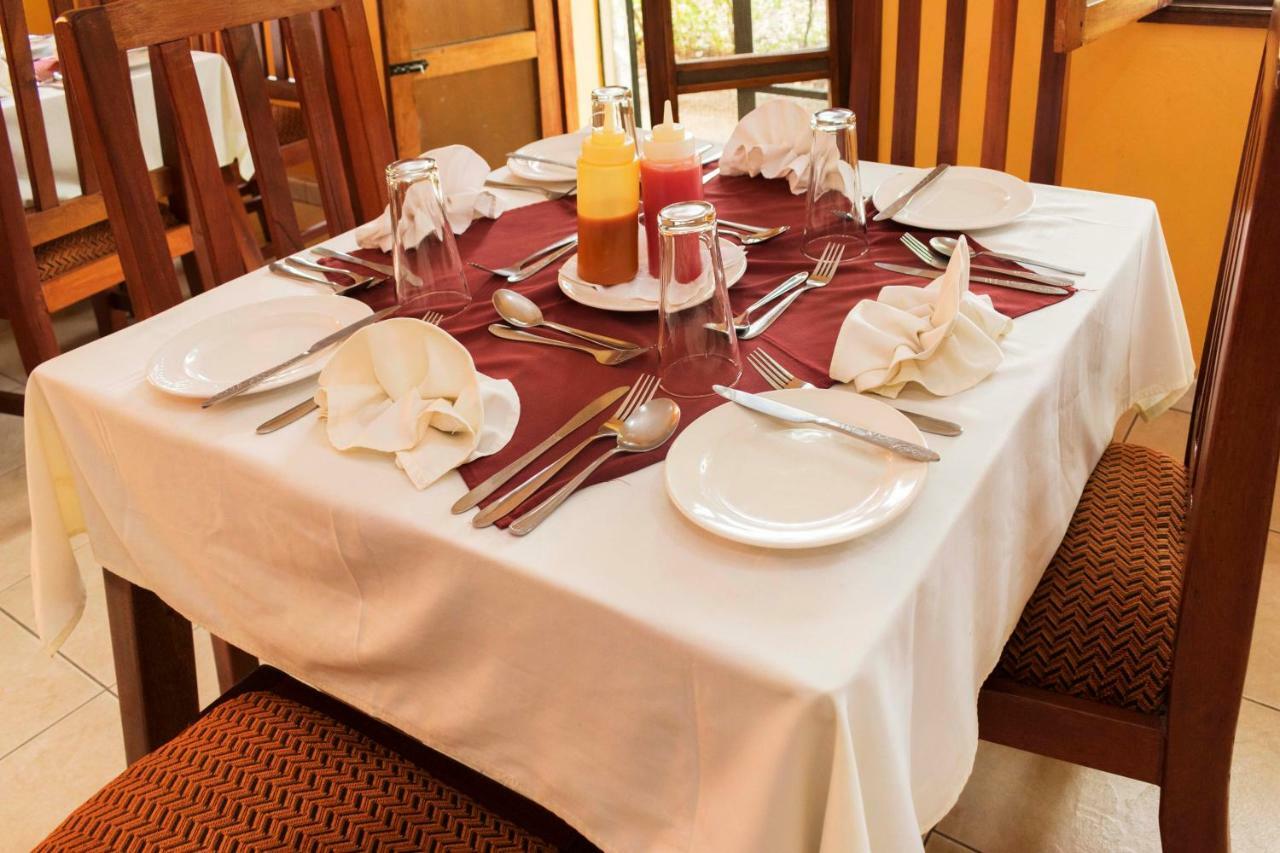 Rwenzori International Hotel Kasese Bagian luar foto