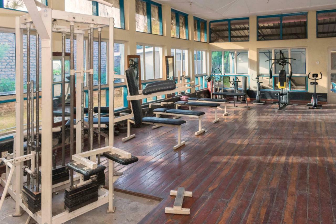Rwenzori International Hotel Kasese Bagian luar foto