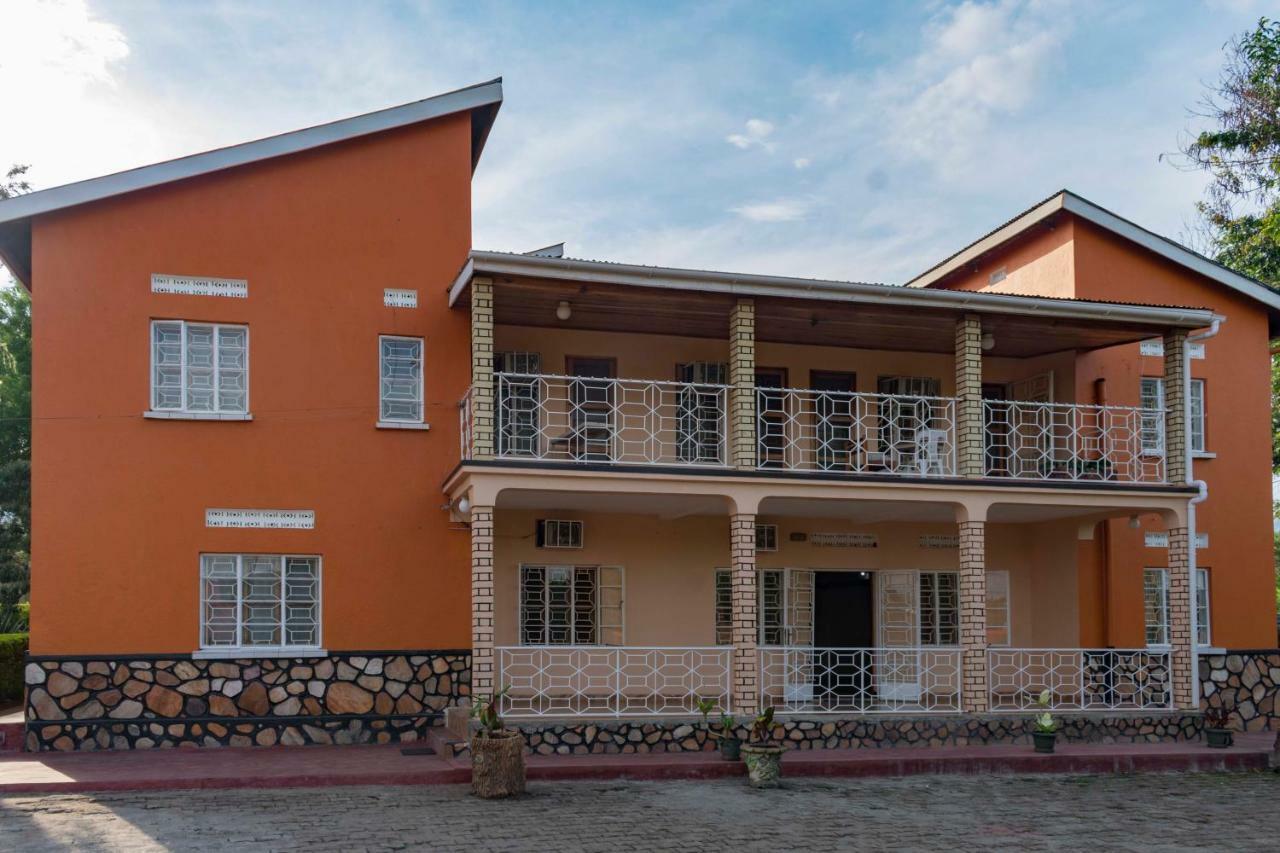 Rwenzori International Hotel Kasese Bagian luar foto