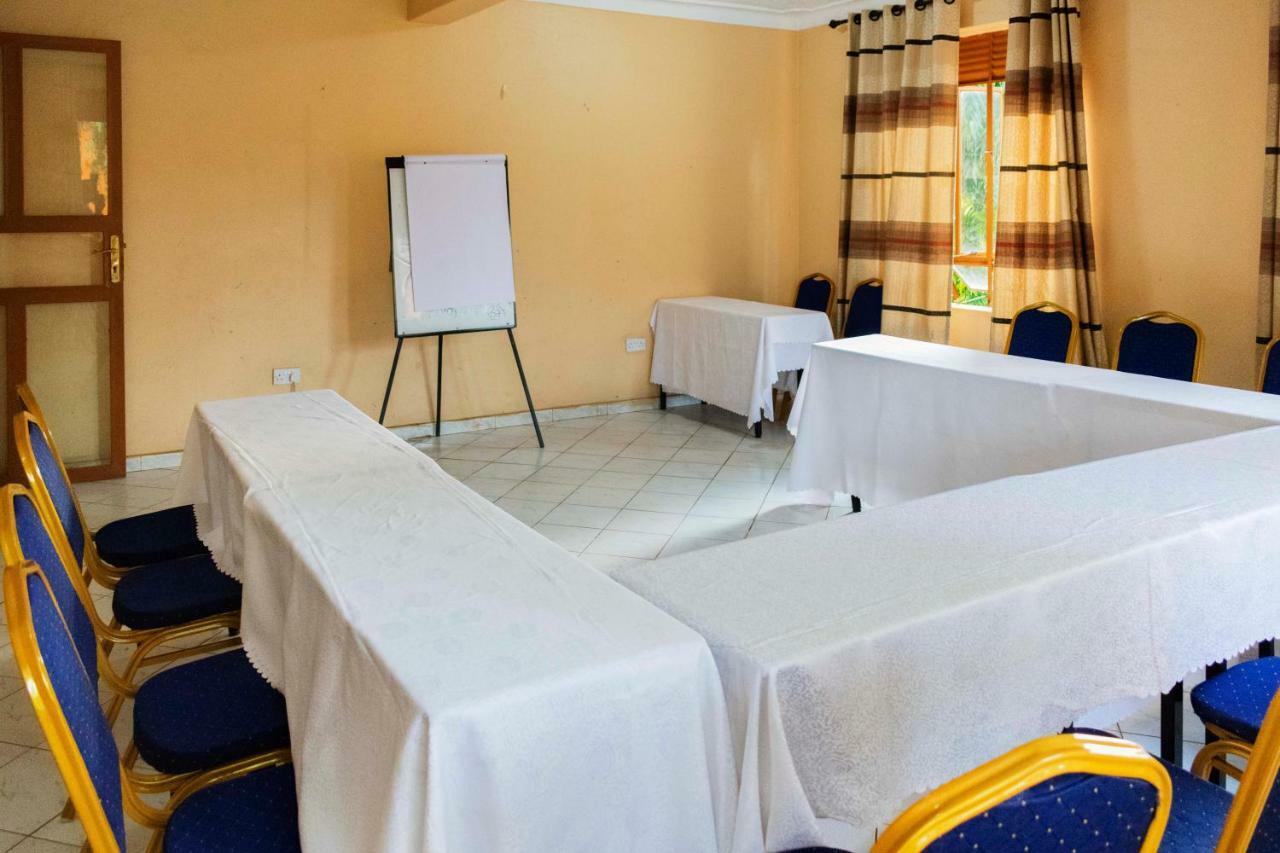 Rwenzori International Hotel Kasese Bagian luar foto
