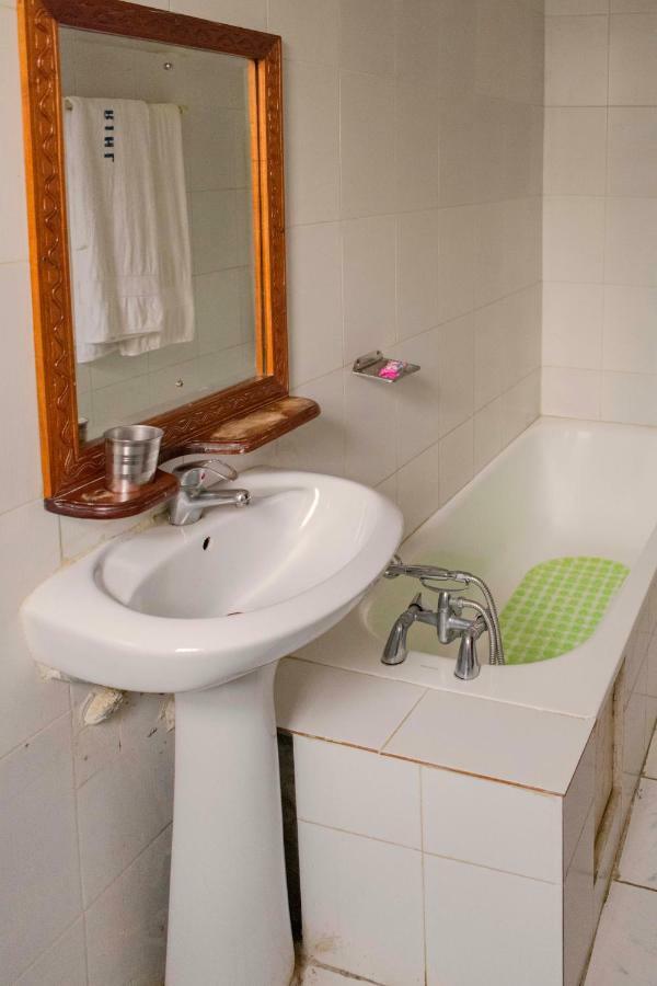 Rwenzori International Hotel Kasese Bagian luar foto