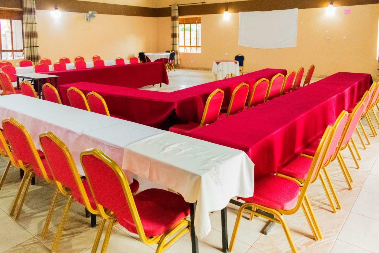 Rwenzori International Hotel Kasese Bagian luar foto