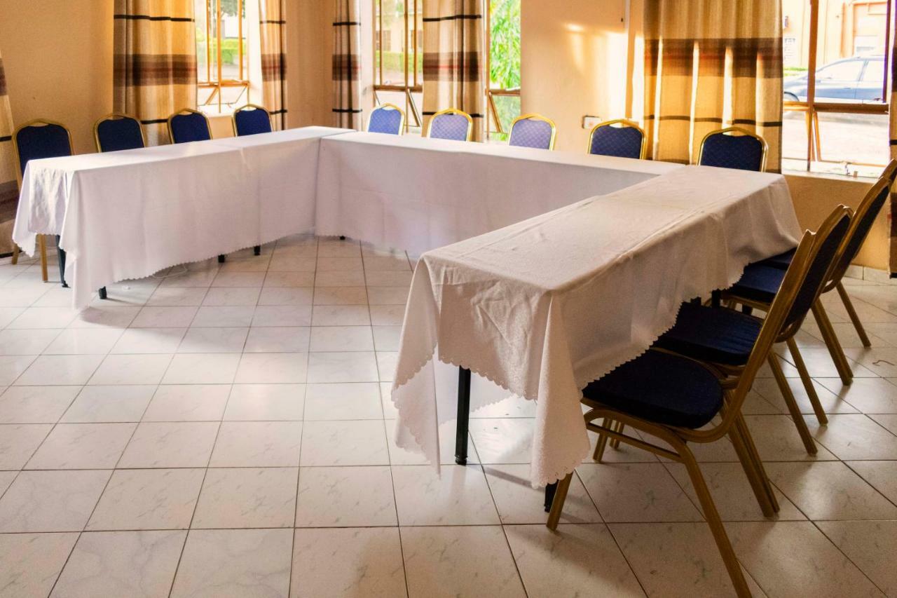 Rwenzori International Hotel Kasese Bagian luar foto