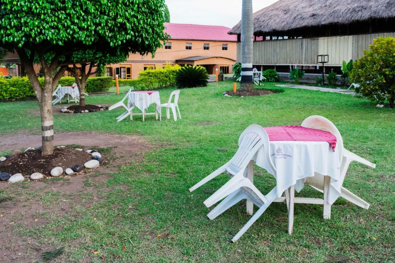 Rwenzori International Hotel Kasese Bagian luar foto