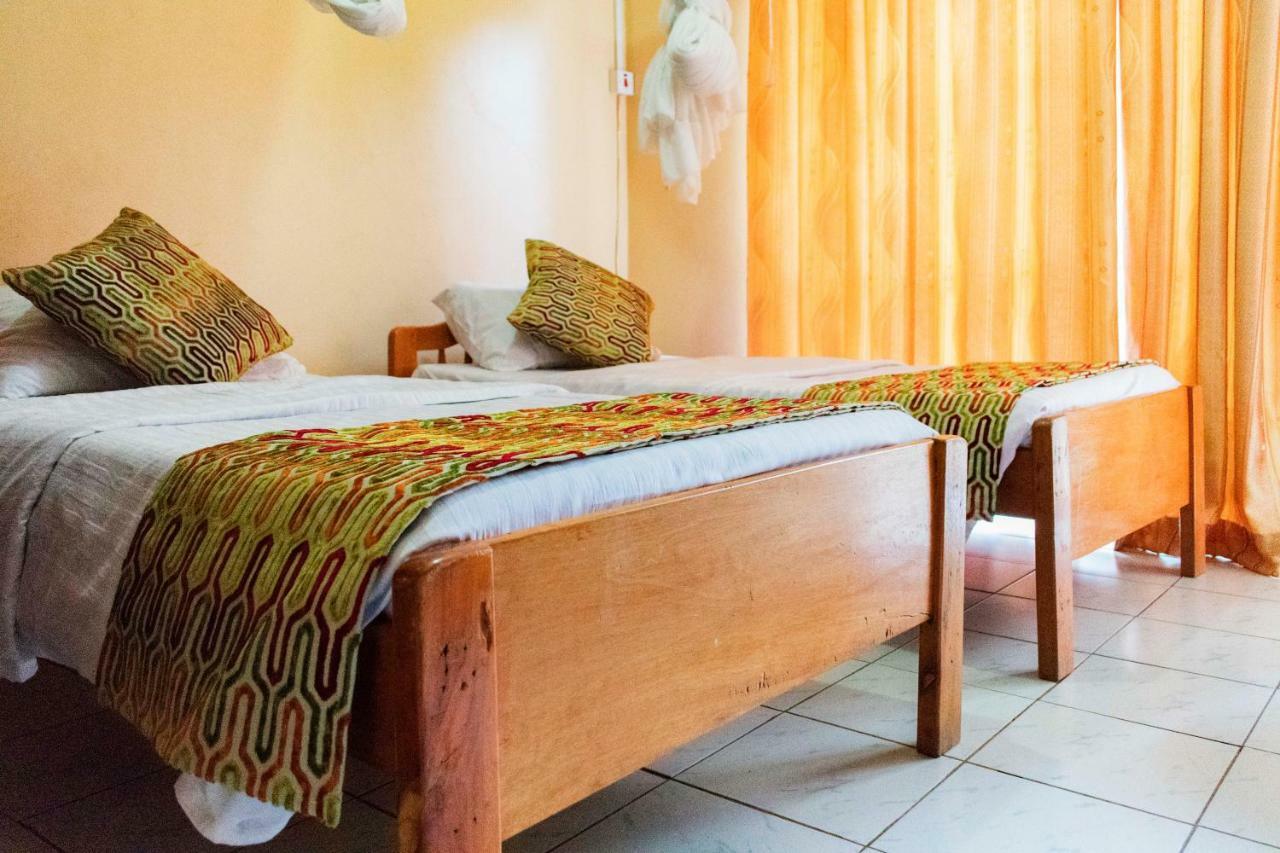Rwenzori International Hotel Kasese Bagian luar foto
