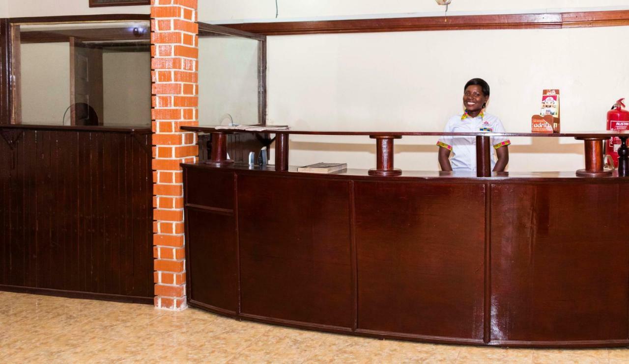 Rwenzori International Hotel Kasese Bagian luar foto