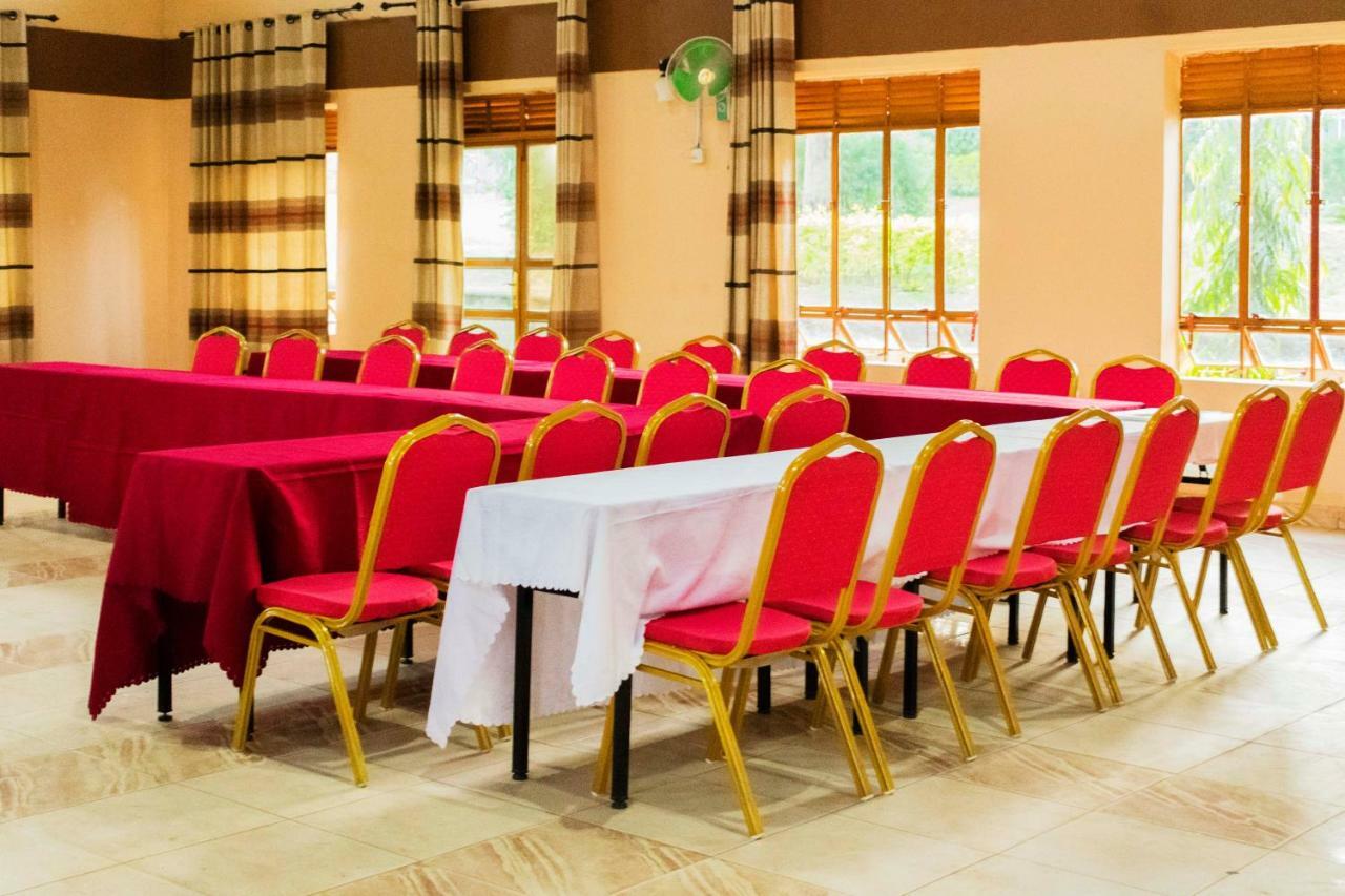 Rwenzori International Hotel Kasese Bagian luar foto