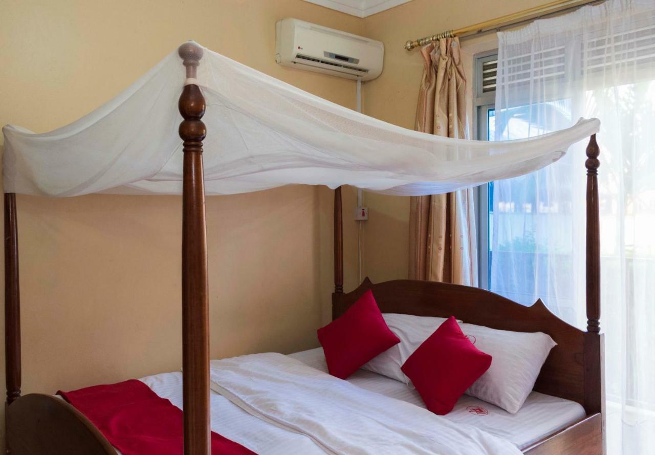 Rwenzori International Hotel Kasese Bagian luar foto