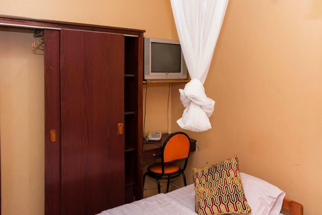Rwenzori International Hotel Kasese Bagian luar foto