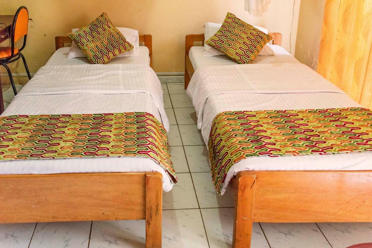Rwenzori International Hotel Kasese Bagian luar foto