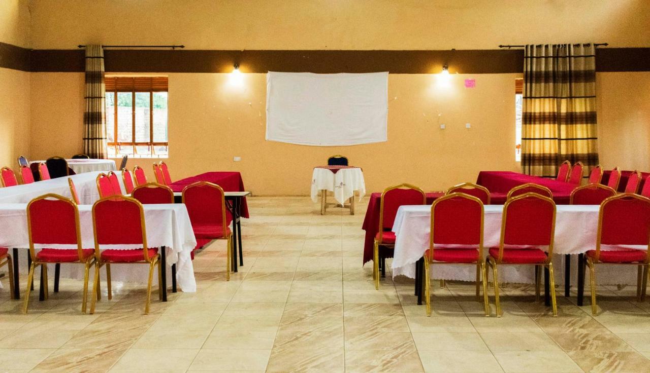Rwenzori International Hotel Kasese Bagian luar foto